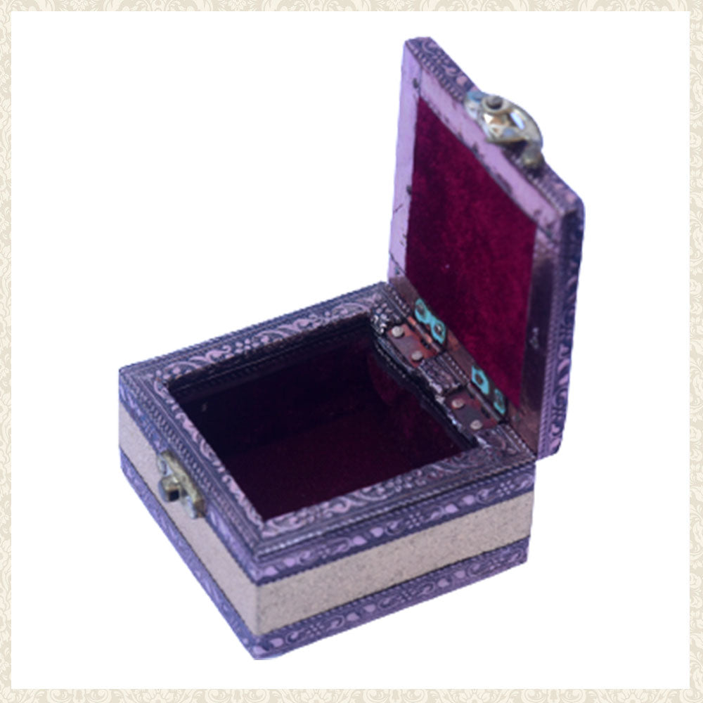 Vintage Engraved Wooden Jewellery Box Covered in Gold and White