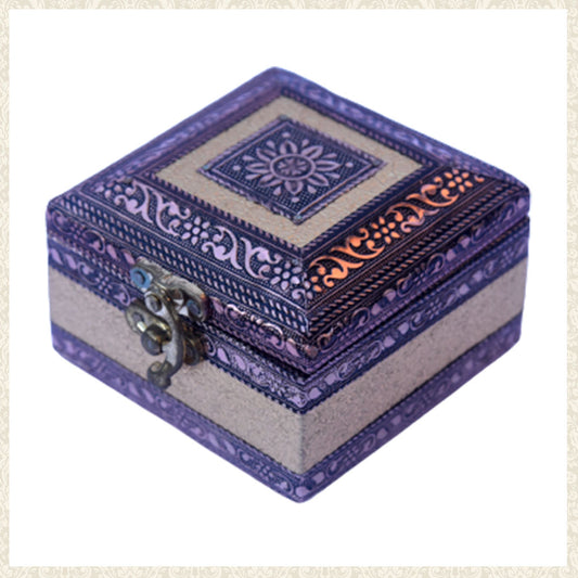 Vintage Engraved Wooden Jewellery Box Covered in Gold and White