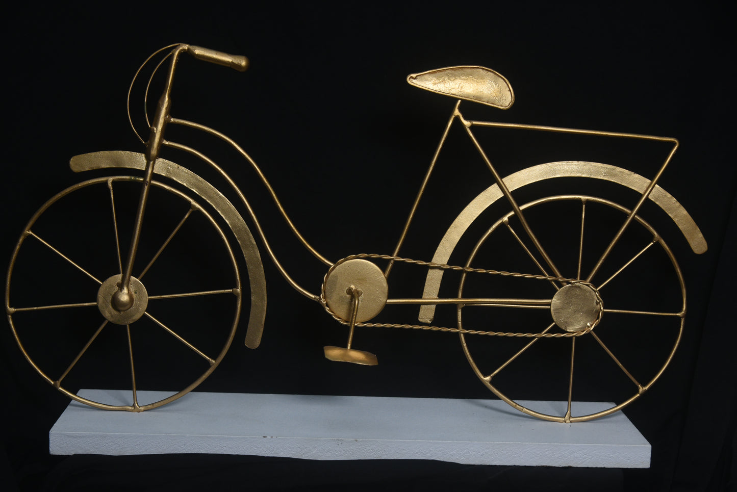 Gold Cycle Table Decor