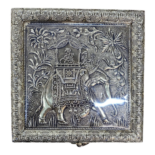 Gift Box of an Elephant Design